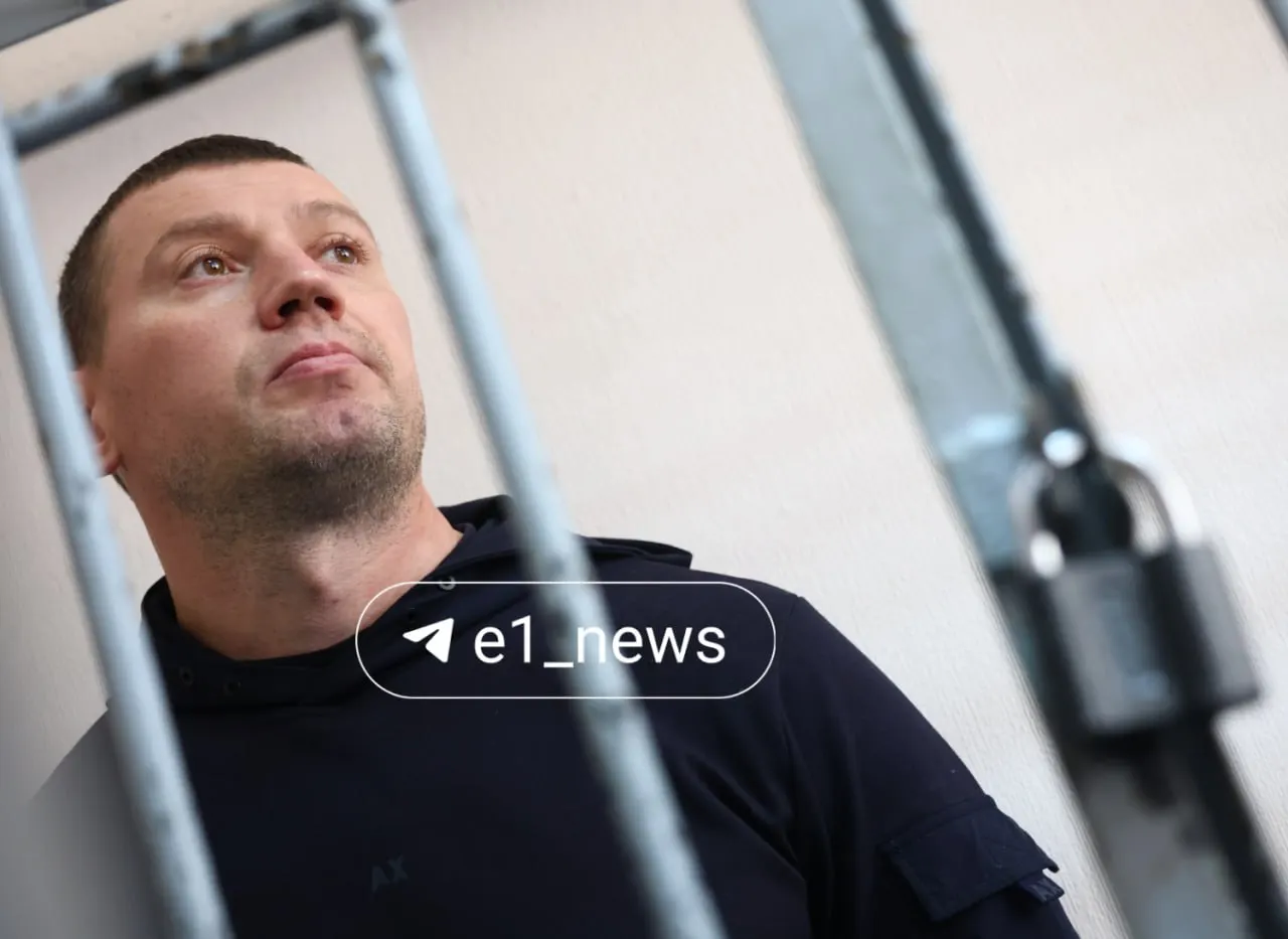 Директора компании-перевозчика доставили в суд: ему предъявлено обвинение в нарушении требований безопасности, повлекшем гибель нескольких человек.