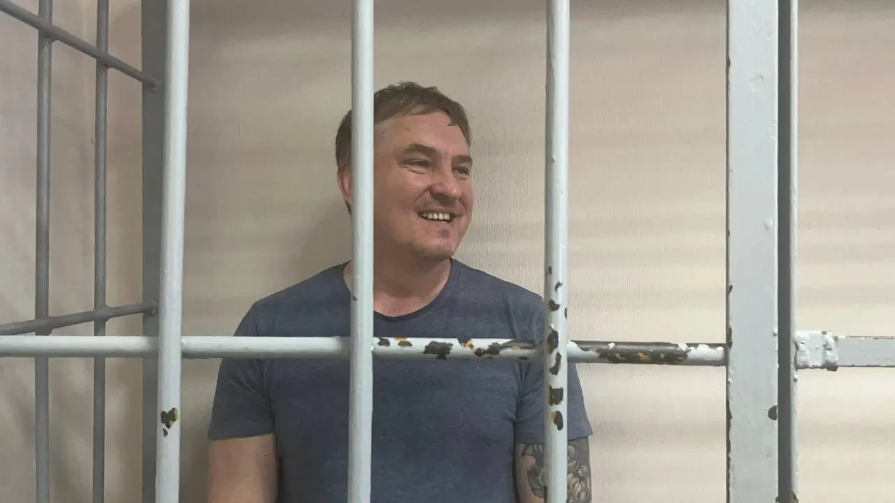26 июня напоминает о борьбе с пытками. В Свердловской области правозащитник Алексей Соколов долгие годы защищал права заключённых; сейчас он находится в лечебном учреждении и проходит по ряду уголовных дел.