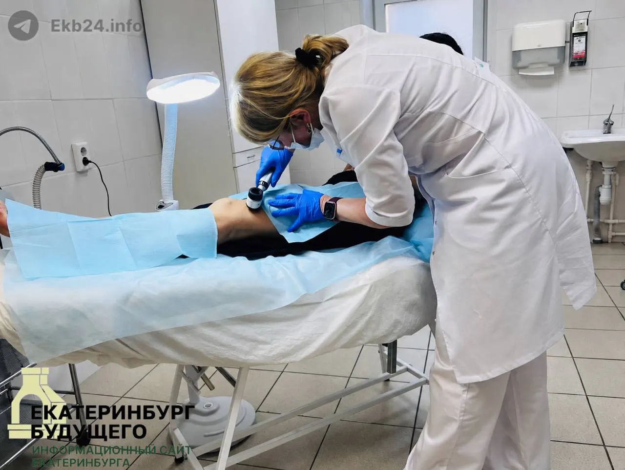 Длительная работа с ноутбуком на коленях вызвала термическое поражение кожи — появились багровые пятна и шелушение; восстановление займёт несколько недель.
