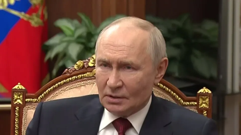 Президент заявил, что Киев предлагал отказаться от дальнобойных ударов и сосредоточиться на четырёх регионах, но Россия не намерена спасать киевский режим; удары по инфраструктуре создают проблемы, но не меняют положение на фронте.
