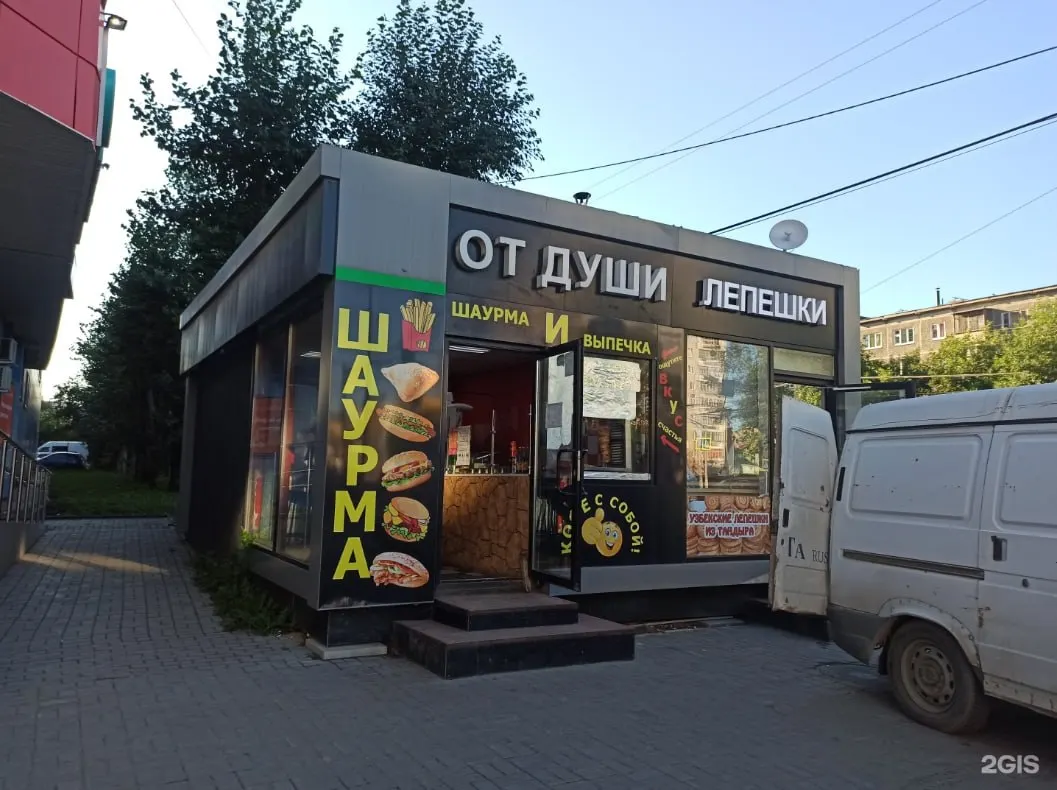 Кафе на Уралмаше приостановили после проверки санитарных служб: в заведении обнаружили насекомых, отсутствие вентиляции, нарушения при приёме продуктов и отсутствие обязательных медосмотров у персонала.