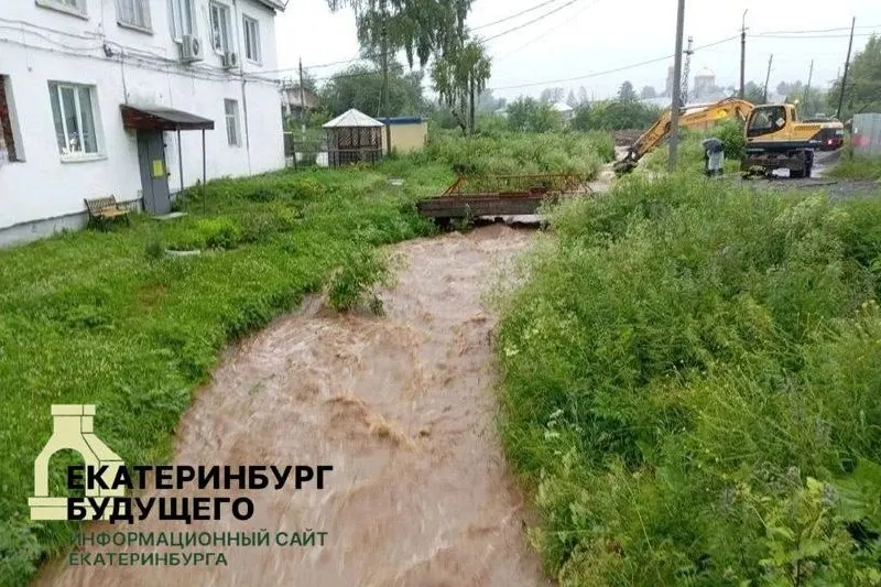 В Нижних Сергах после очередного подъёма воды объявлен режим чрезвычайной ситуации: подтоплено 48 жилых домов, прокуратура начала проверку действий властей и служб.