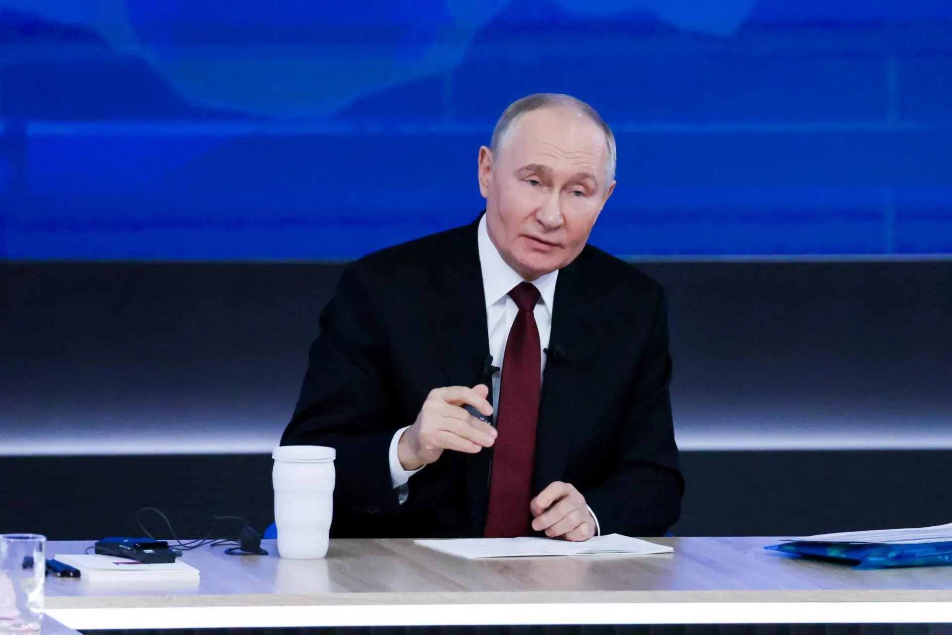Президент объявил о планах нарастить численность медперсонала и расширить сеть больниц, подчеркнув важность повышения престижа медицинских профессий.