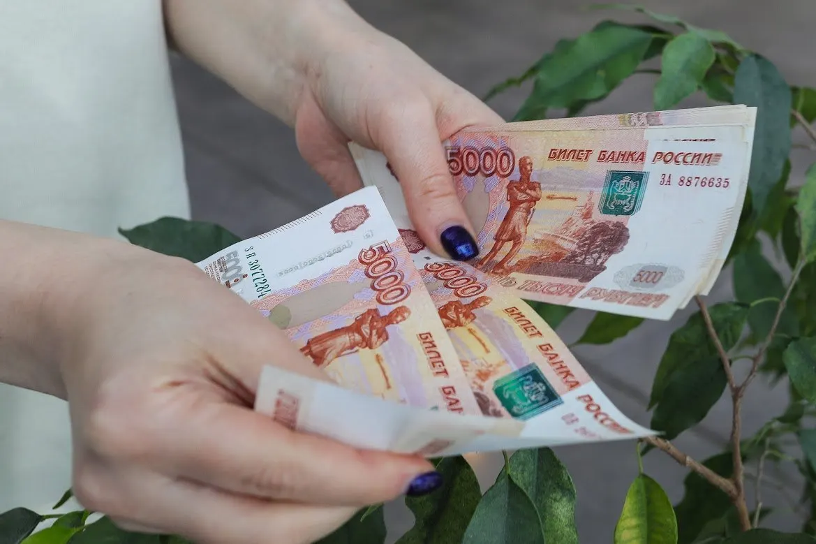 Трое работников компании «Газтехник» пожаловались на невыплату зарплат и обратились в прокуратуру; руководство отрицает задержки и обвинило сотрудников в алкоголизации.