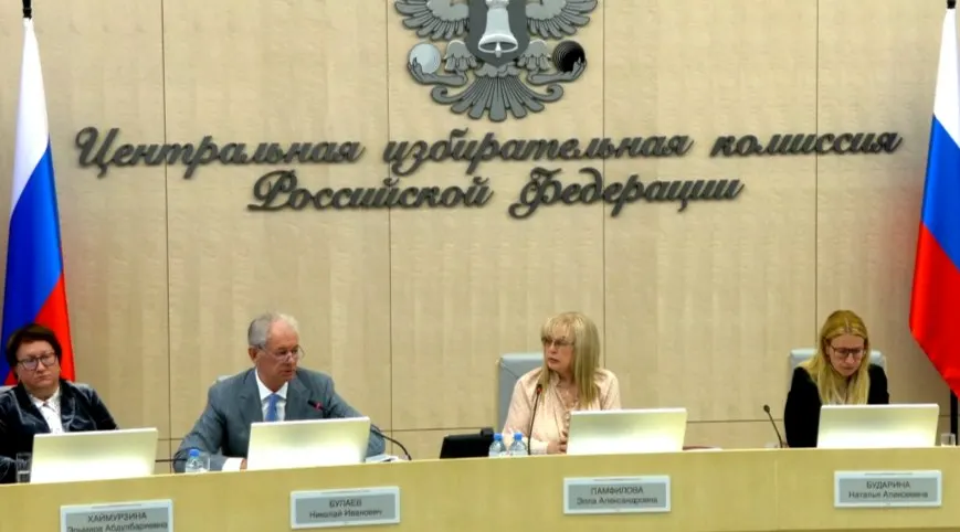 Центризбирком одобрил проведение ДЭГ в 33 регионах, установил особые режимы для присоединённых и прифронтовых территорий и сообщил о приглашении международных наблюдателей из четырёх африканских стран.