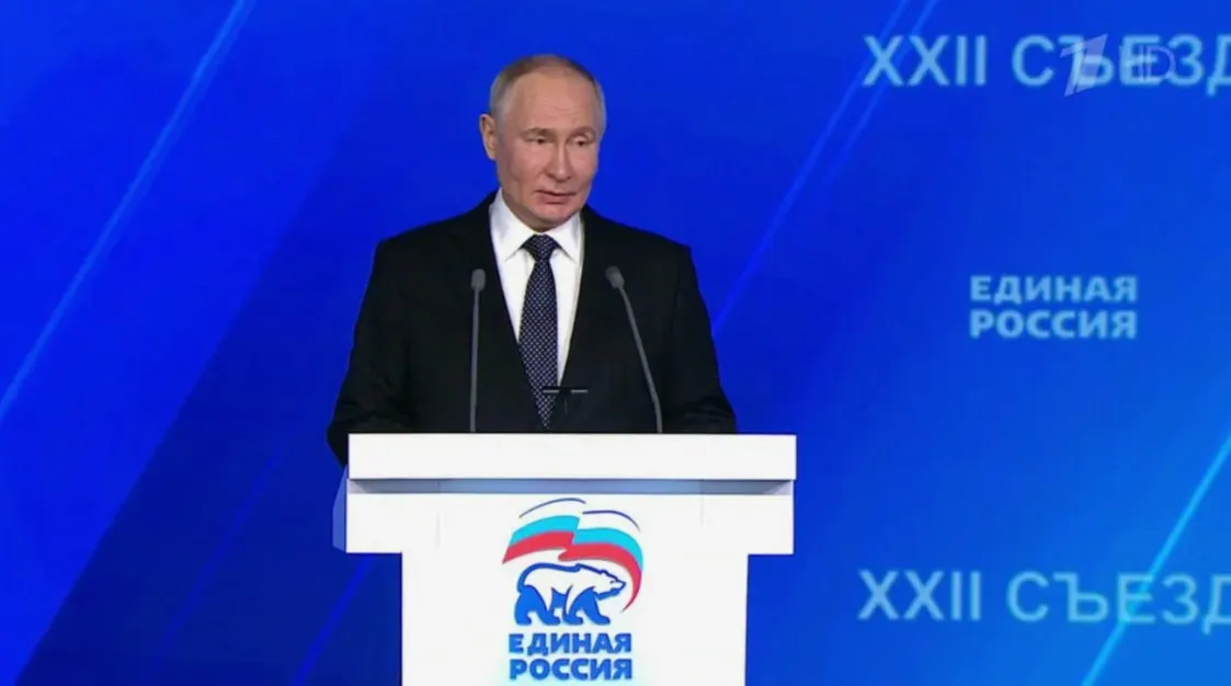 Пресс‑секретарь не исключил появление президента на съезде ЕР, что может временно поднять поддержку партии на фоне снижения рейтинга; маловероятно, что он возглавит партийный список.