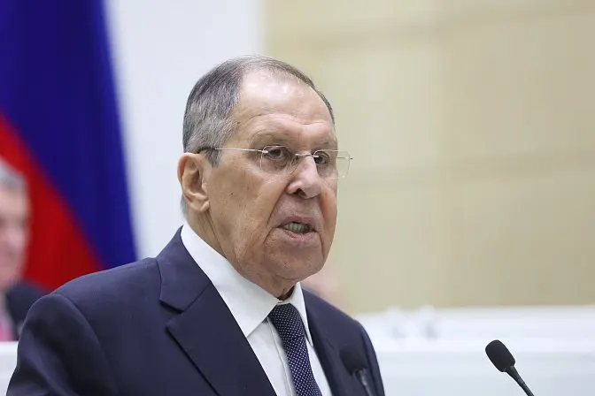 Глава МИД РФ заявил, что членство в Евразийском экономическом союзе и вступление в Евросоюз несовместимы, и решение по этому вопросу нужно принимать быстро — от него зависят тарифы и фитосанитарные правила.