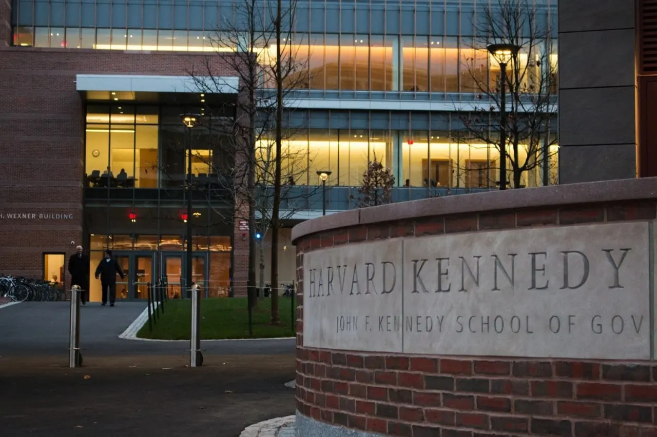 В перечень включили Davis Center, Украинский исследовательский институт и Harvard Kennedy School; за сотрудничество с «нежелательными» организациями может грозить уголовная ответственность.
