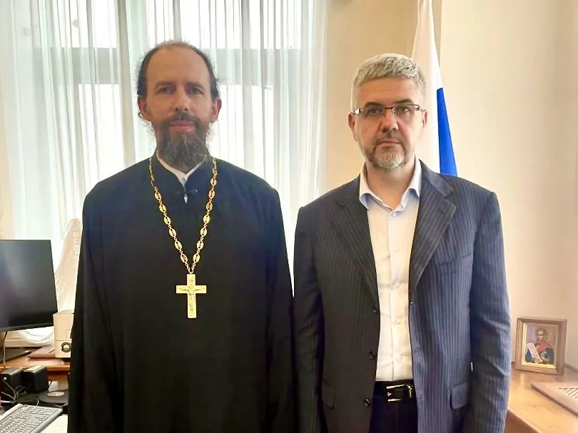 На Петербургском юридическом форуме замминистра юстиции заявил, что проживание без официального брака представляет угрозу для безопасности страны; ведомство два года мониторит ситуацию и готовит поправки в Семейный кодекс.