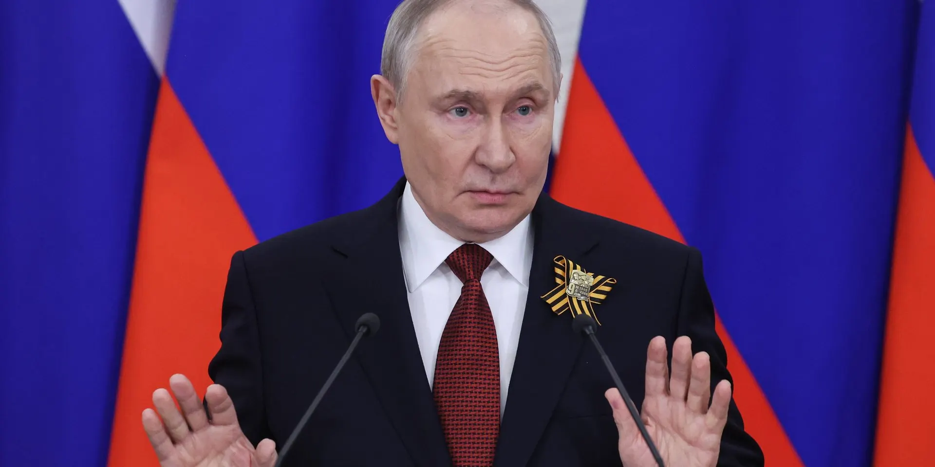 Высокопоставленные чиновники предупреждают, что сохранение текущего уровня военных расходов может привести к серьёзному росту дефицита бюджета и требовать сокращения гражданских расходов.