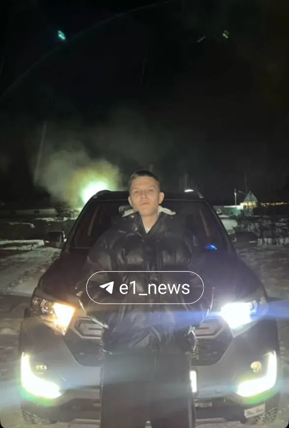 Ему 21 год, права получил в 2024 году; мать подтвердила, что он был за рулем. Никита — один из пострадавших, обвинений пока не предъявлено.