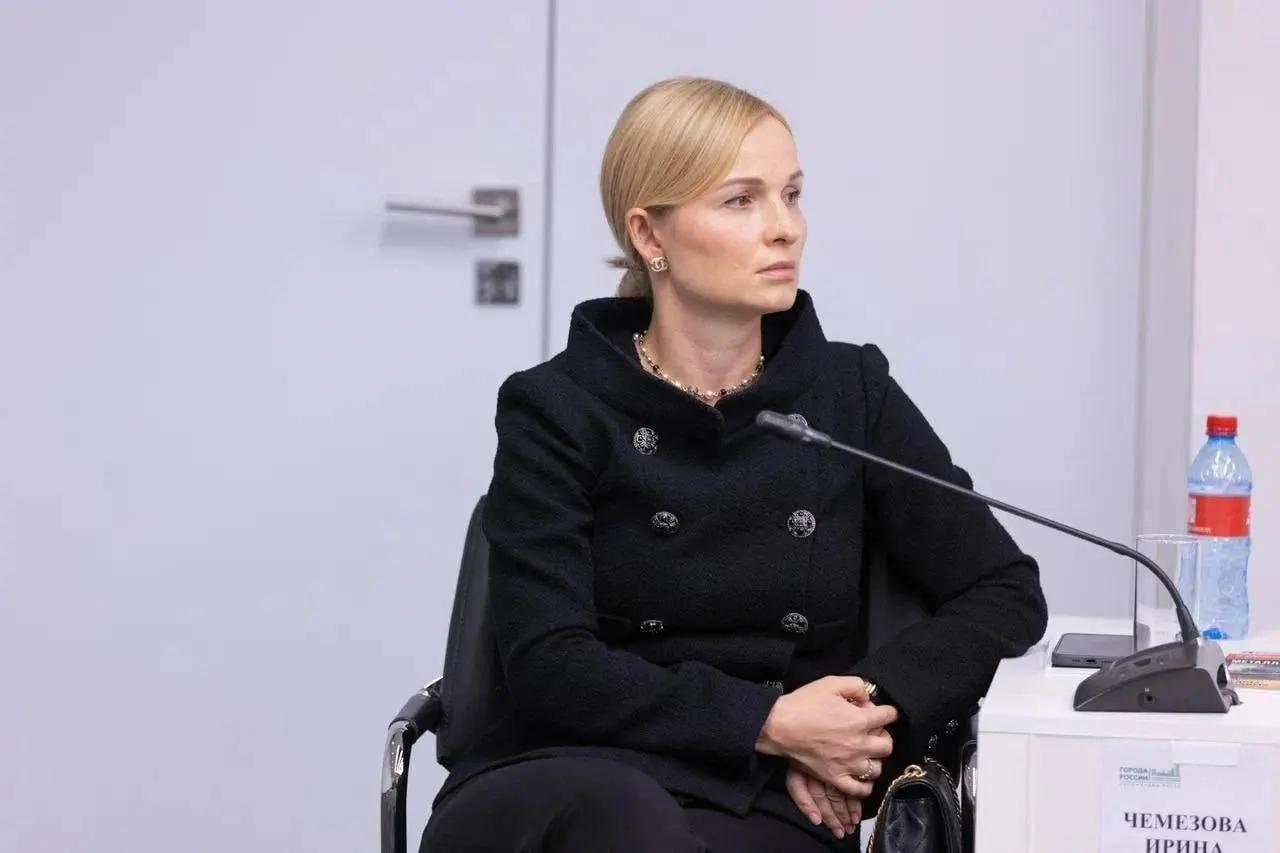 По версии следствия, предпринимательница похитила около 15 млн рублей грантов на благоустройство пляжа Tava и зон отдыха на озере Таватуй. Защита утверждает о возвращении средств и нарушениях в документах.