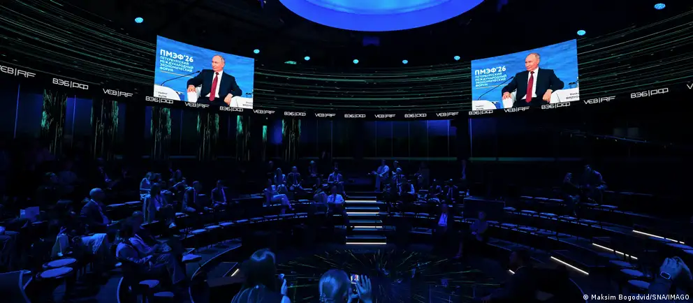 На ПМЭФ президент России отклонил инициативу о прямых переговорах и временном прекращении огня, назвав послание Украины грубым, и обратился к военнослужащим с призывом продолжать боевые действия.