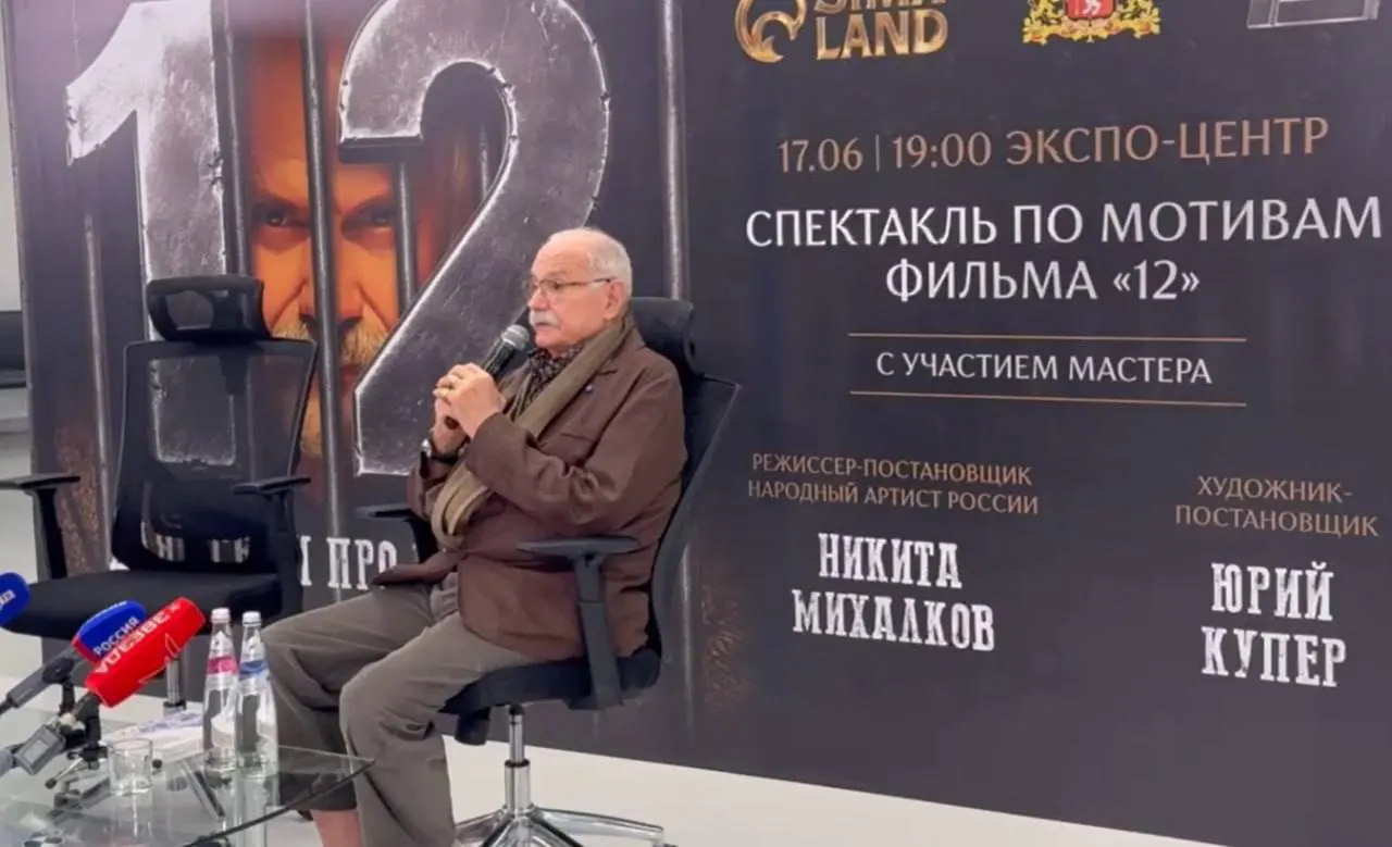 В Екатеринбург привезли три спектакля «Студии 12». Представления посетили тысячи медиков, педагогов и социальных работников; спектакль «Без свидетелей» прошёл с аншлагом.