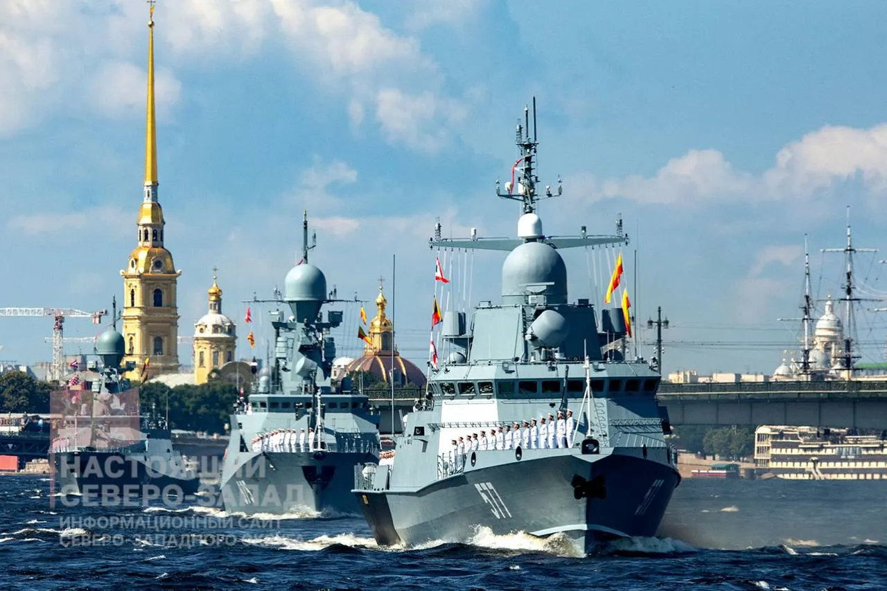 Минобороны не планирует проводить главный военно‑морской парад в Санкт‑Петербурге. Празднование Дня ВМФ 26 июля пройдёт без привычного городского парада — ранее его уже сокращали и отменяли морскую часть.