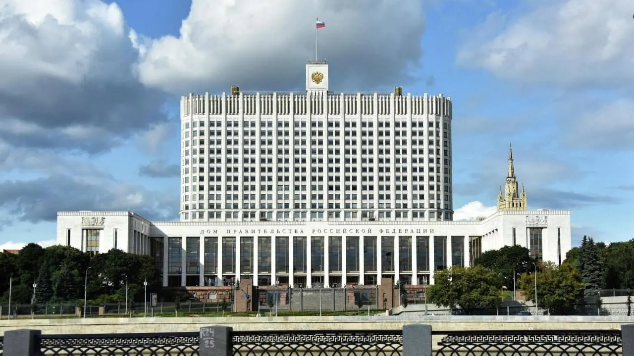 В Госдуму внесён законопроект о полной или частичной компенсации утильсбора для семей с тремя и более детьми. Правительство выступает против — указывает на дополнительные бюджетные расходы и отсутствие источников финансирования.