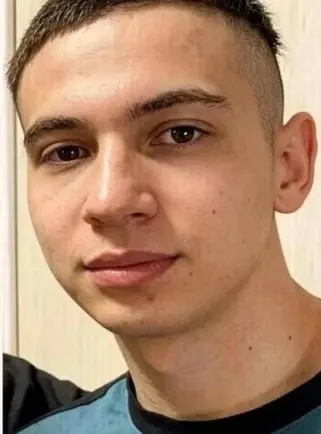 16-летний подросток ушёл гулять 17 июня и не вернулся. Возможен путь в сторону Челябинска — приметы и телефоны для связи.
