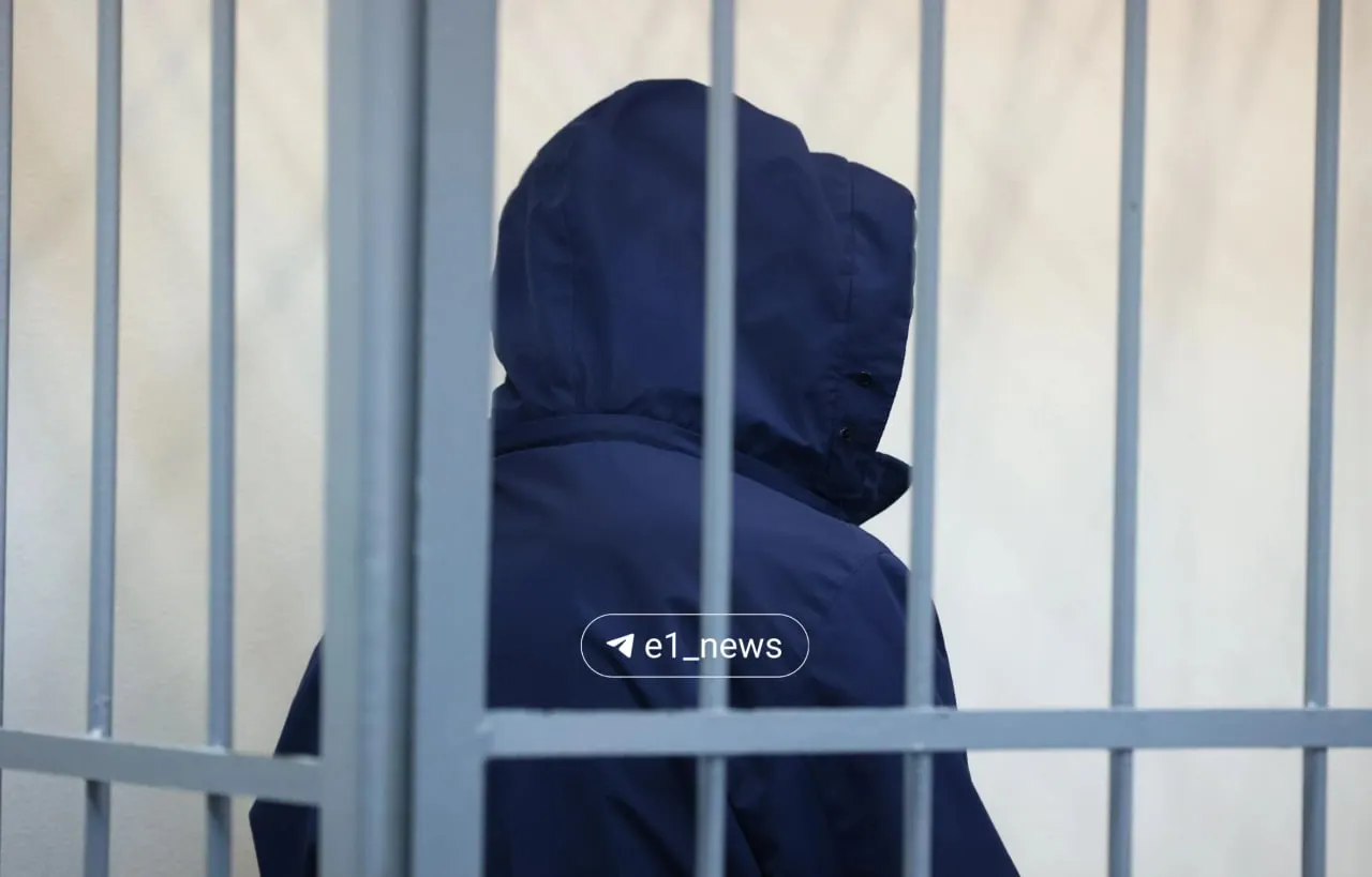 Один из обвиняемых в убийстве и расчленении женщины в Екатеринбурге уехал на СВО. Суд откладывает процесс из‑за невозможности собрать коллегию присяжных.