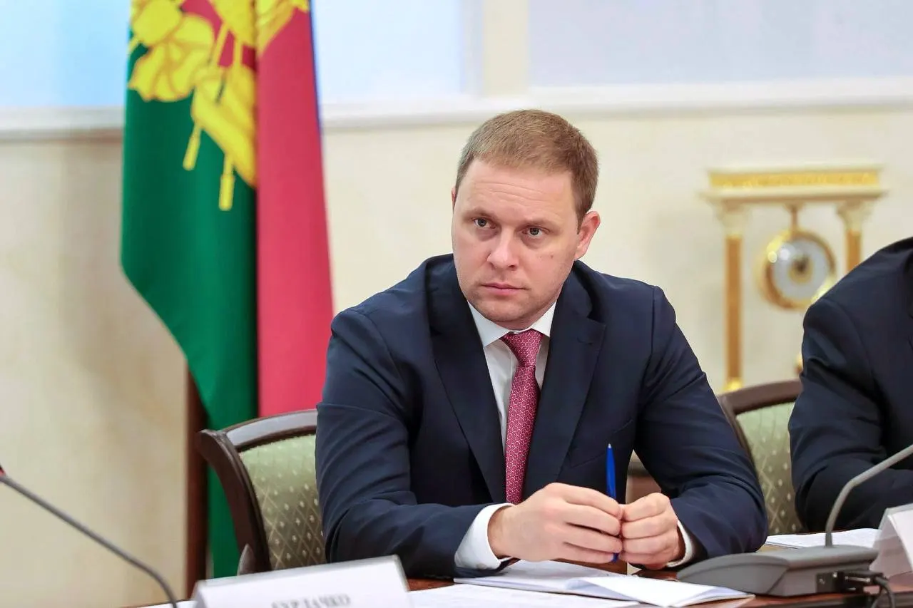 Швец, проработавший более десяти лет в органах власти Краснодарского края и пять лет возглавлявший Анапу, стал руководителем госкорпорации «Туризм РФ».