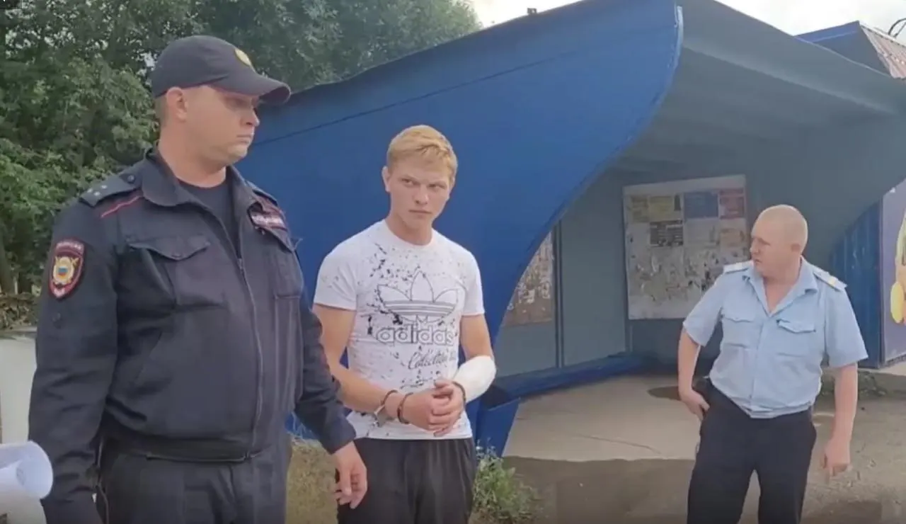 Центральный окружной военный суд Екатеринбурга признал виновным Артёма Бучина и назначил пожизненное заключение за ряд тяжких преступлений, совершённых в Пермском крае, включая повторное убийство с жертвами среди близких.