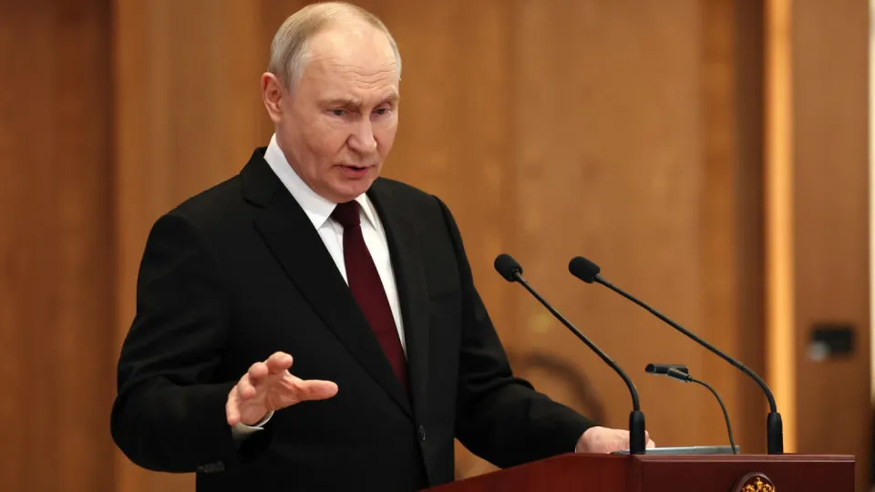 Президент заявил, что Россия нанесёт ответные удары, если с территории европейских стран будут запускать беспилотники по российским объектам; он назвал атаки попыткой «раскачать» общество и отметил отсутствие предпосылок для переговоров с Киевом.