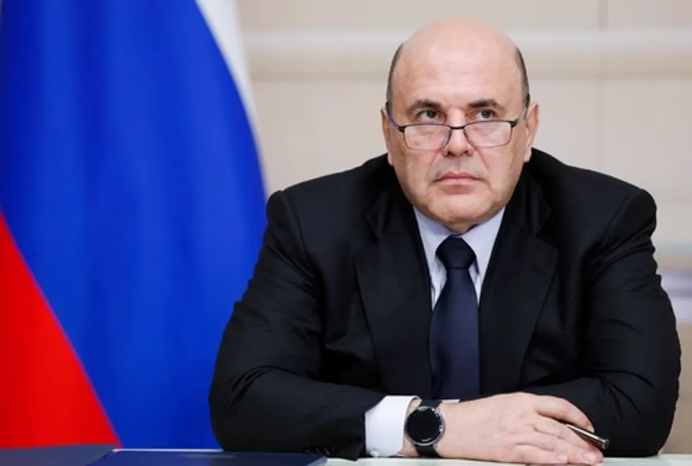 По данным расследования, в 2022 году на депозите в Газпромбанке у сестры премьера оказалось 12 миллиардов рублей — при официальной зарплате в десятки тысяч рублей это вызывает вопросы о происхождении средств.