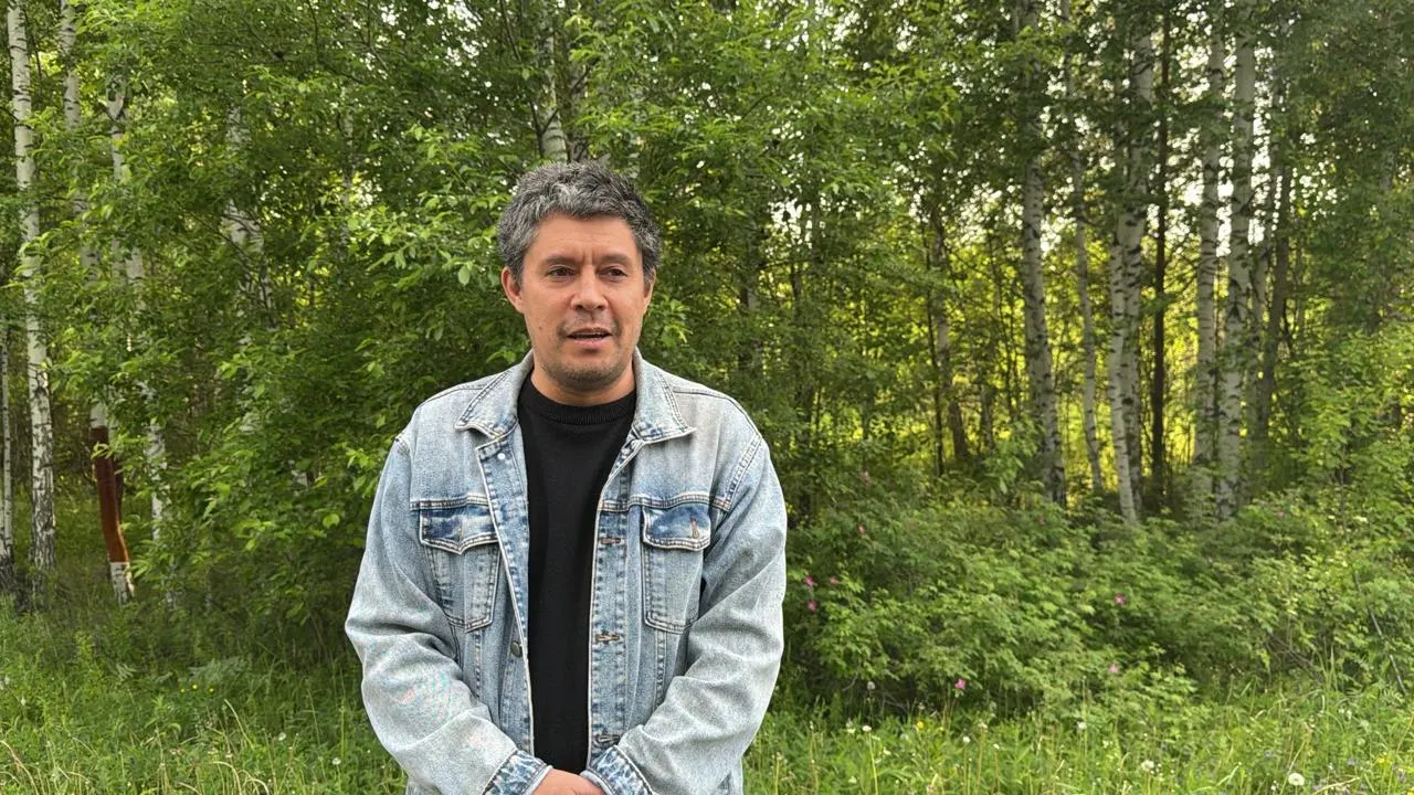 Сотрудник Института электрофизики УрО РАН Грэй Болтачев провёл пять суток в спецприёмнике в Алапаевске. Он связывает задержание с намерением выдвигаться в Заксобрание от партии «Яблоко».