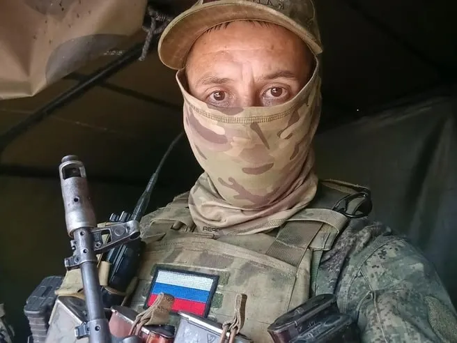 Сестра погибшей сообщила, что обвиняемый сам позвонил и сказал, что отправился в зону спецоперации и прислал справку. Ранее суд поместил его в СИЗО, но он успел подписать контракт.