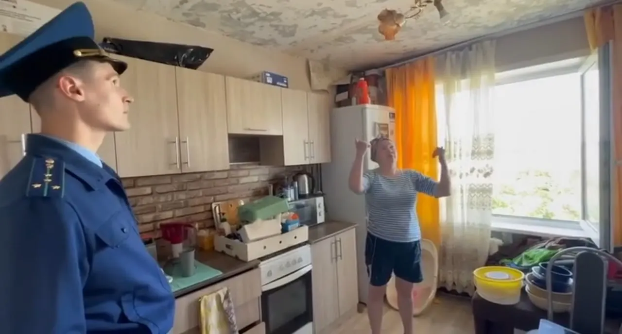 В доме в поселке Садовый Кетовского округа повреждённая кровля вызвала постоянные протечки и аварийную электропроводку; жильцам предложили временно переселиться в общежитие. Проверку взял на контроль заместитель генпрокурора Сергей Зайцев.