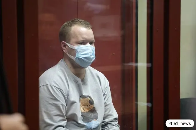 27-летний мужчина получил второе уголовное наказание: помимо убийства коллеги в присутствии её ребёнка, его признали виновным в нападении на сотрудников полиции при задержании.