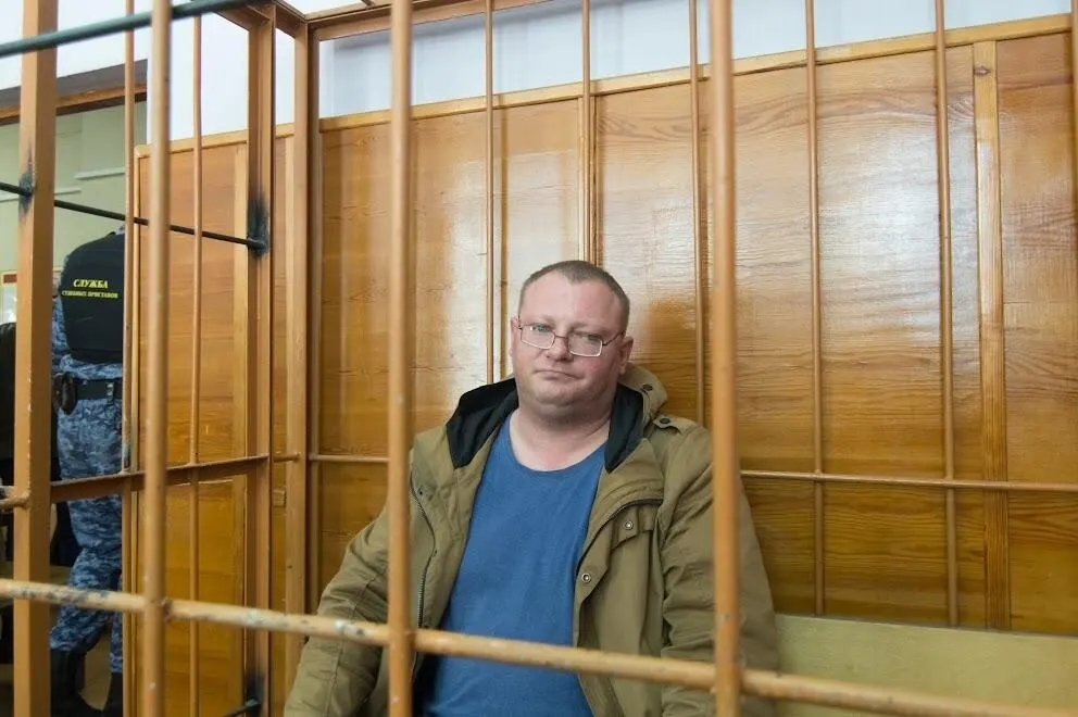 Верх‑Исетский суд Екатеринбурга отклонил ходатайство о условно‑досрочном освобождении для Ярослава Ширшикова, отбывающего пятилетний срок; ранее ему удалили глаз после жалоб на состояние здоровья в колонии.