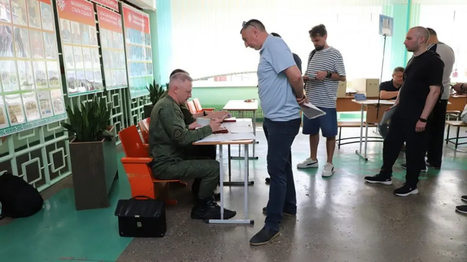 В приграничной с Польшей и Литвой Гродненской области с 17 по 26 июня проходят плановые мобилизационные учения; резервистов будут вызывать на контрольные явки и военные сборы на фоне давления со стороны России о возможном участии Минска в эскалации конфликта.