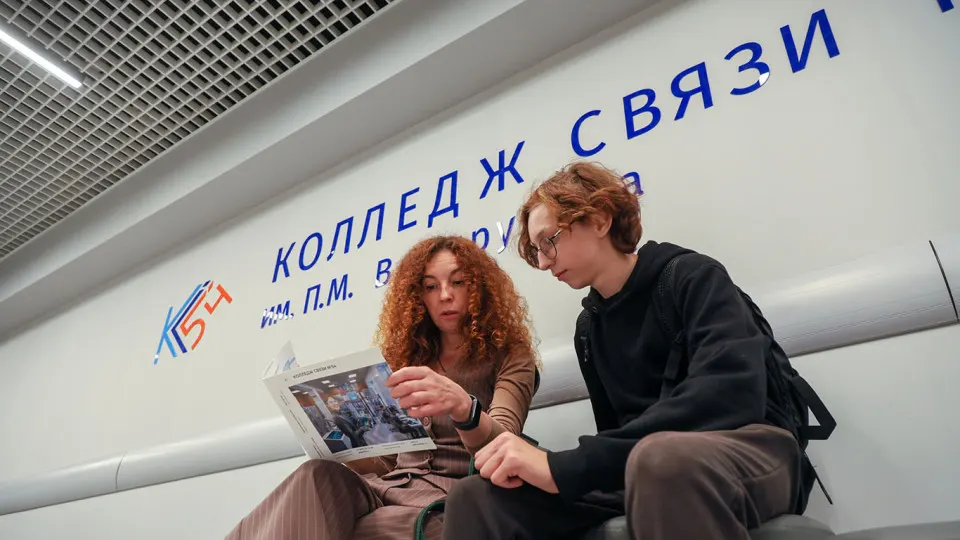 Родители из разных регионов сообщают, что их детям отказывают в переводе в старшую школу — детей направляют в колледжи или отклоняют заявки «из‑за низкого уровня знаний» после поручения о подготовке рабочих кадров.