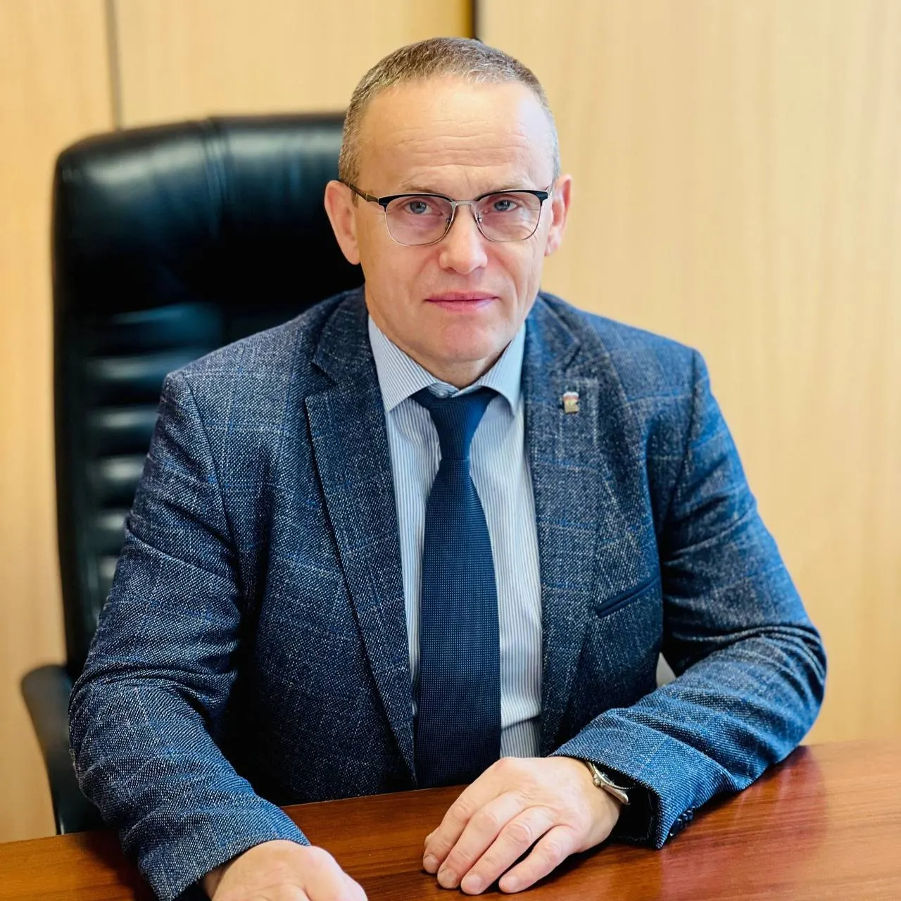 Депутаты городской думы досрочно приняли отставку главы Кушвы Михаила Слепухина. Он руководил городом с 2013 года; за это время муниципалитет столкнулся с серьёзными последствиями сильных морозов и июньским смерчем.
