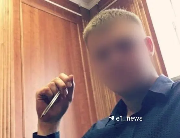 Суд признал 32‑летнего мужчину виновным в изнасиловании 17‑летней сотрудницы и назначил наказание в виде 10 лет колонии. Инцидент произошёл в рабочее время и зафиксирован камерами видеонаблюдения.
