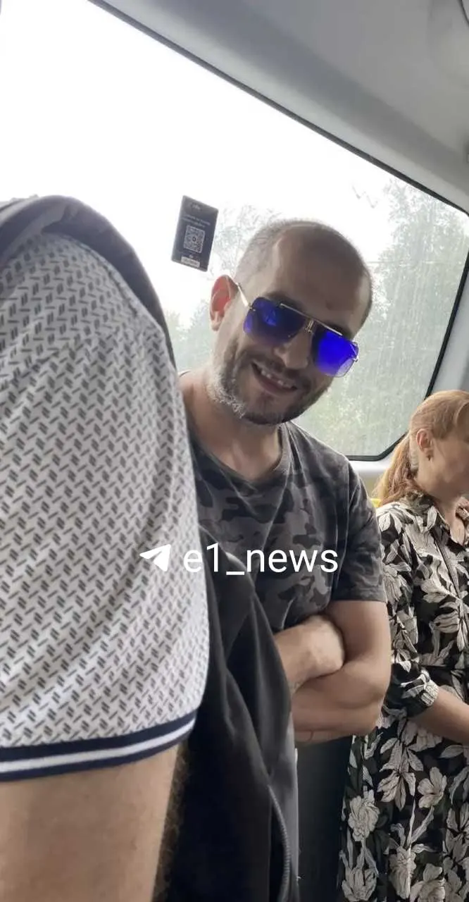 29 июля в Пионерском районе Екатеринбурга в автобусе №81 мужчина напал на женщину, воспитывающую двоих детей. Пострадавшая обратилась в полицию и больницу, сотрясение исключено; по факту проводится проверка.