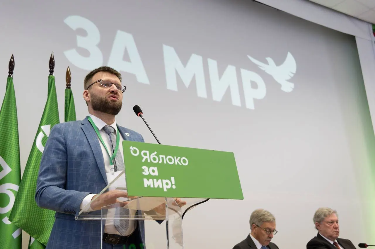 Минюст оставил за Дороховым статус «иноагента», сославшись на «факты политической деятельности»: поздравление партийного лидера, участие в судебных действиях и памятных церемониях, а также видеоролик с запуском бумажных самолётиков.