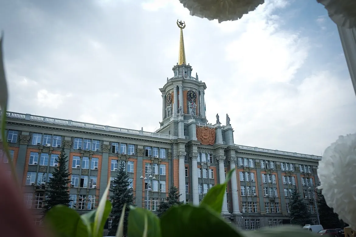 Жителям предлагается заполнить анкету на портале госуслуг и оценить, как часто они обращаются в администрацию, отвечали ли на обращения и насколько довольны ответами.