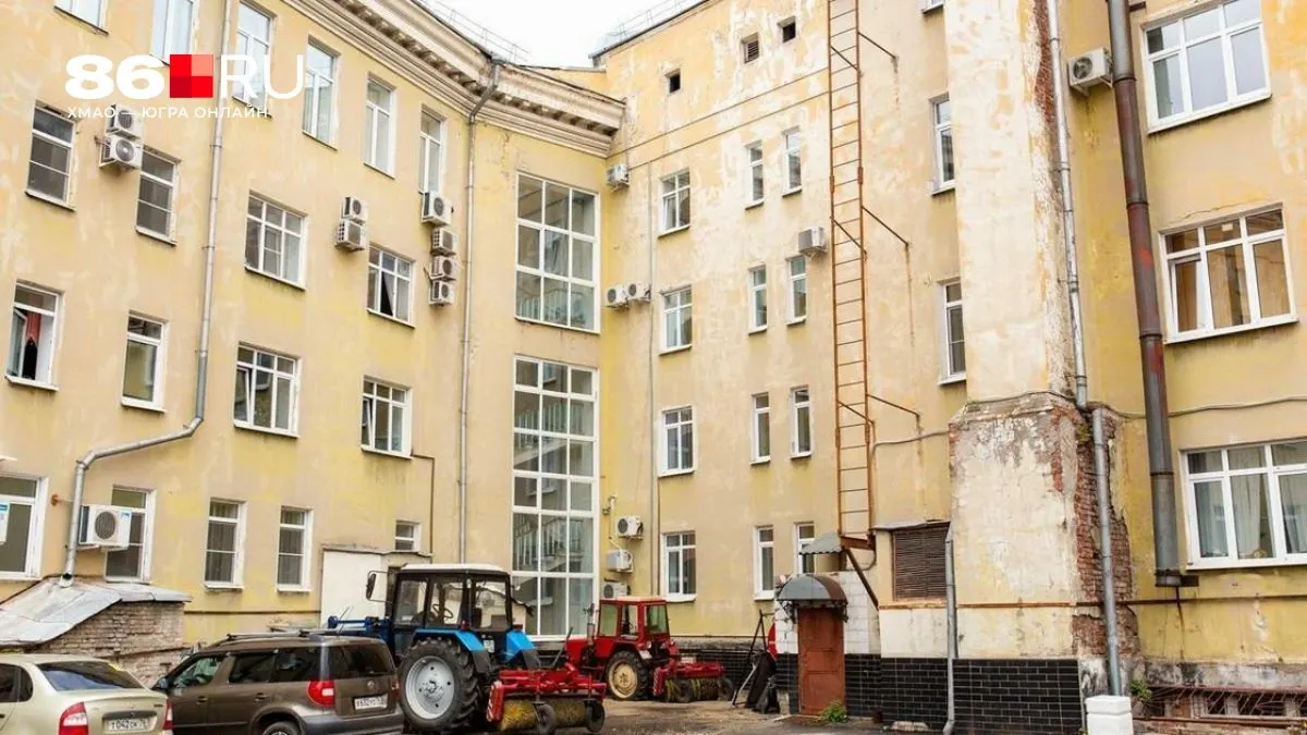 Госдума напоминает: вопросы переустройства дворовых территорий, в том числе организация парковочных мест, решаются на общедомовом собрании собственников. Краткие рекомендации о том, что важно учесть при оформлении парковки.