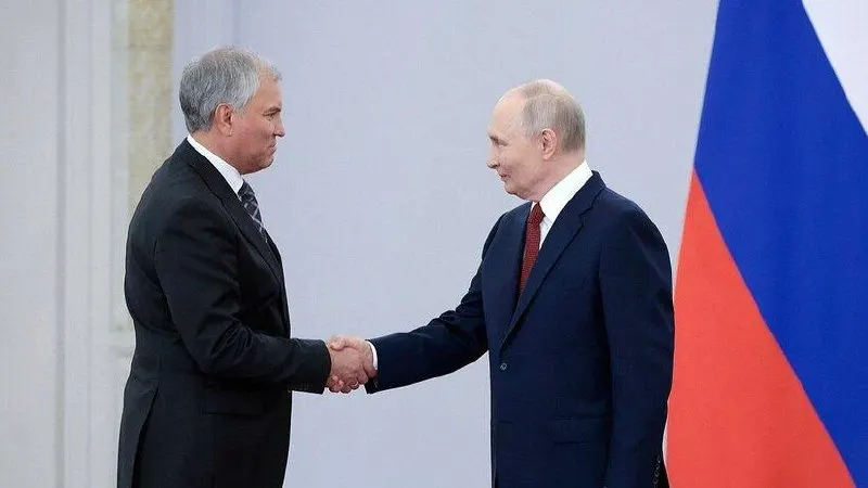 После вручения ордена «За доблестный труд» депутат отметил роль президента в формировании конкурентной партийной системы, подчеркнув устойчивость и эффективность современной политической системы.