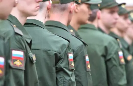 Правительство поддержало законопроект, позволяющий направлять призывников на службу в пожарные и аварийно‑спасательные подразделения МЧС по всей России.