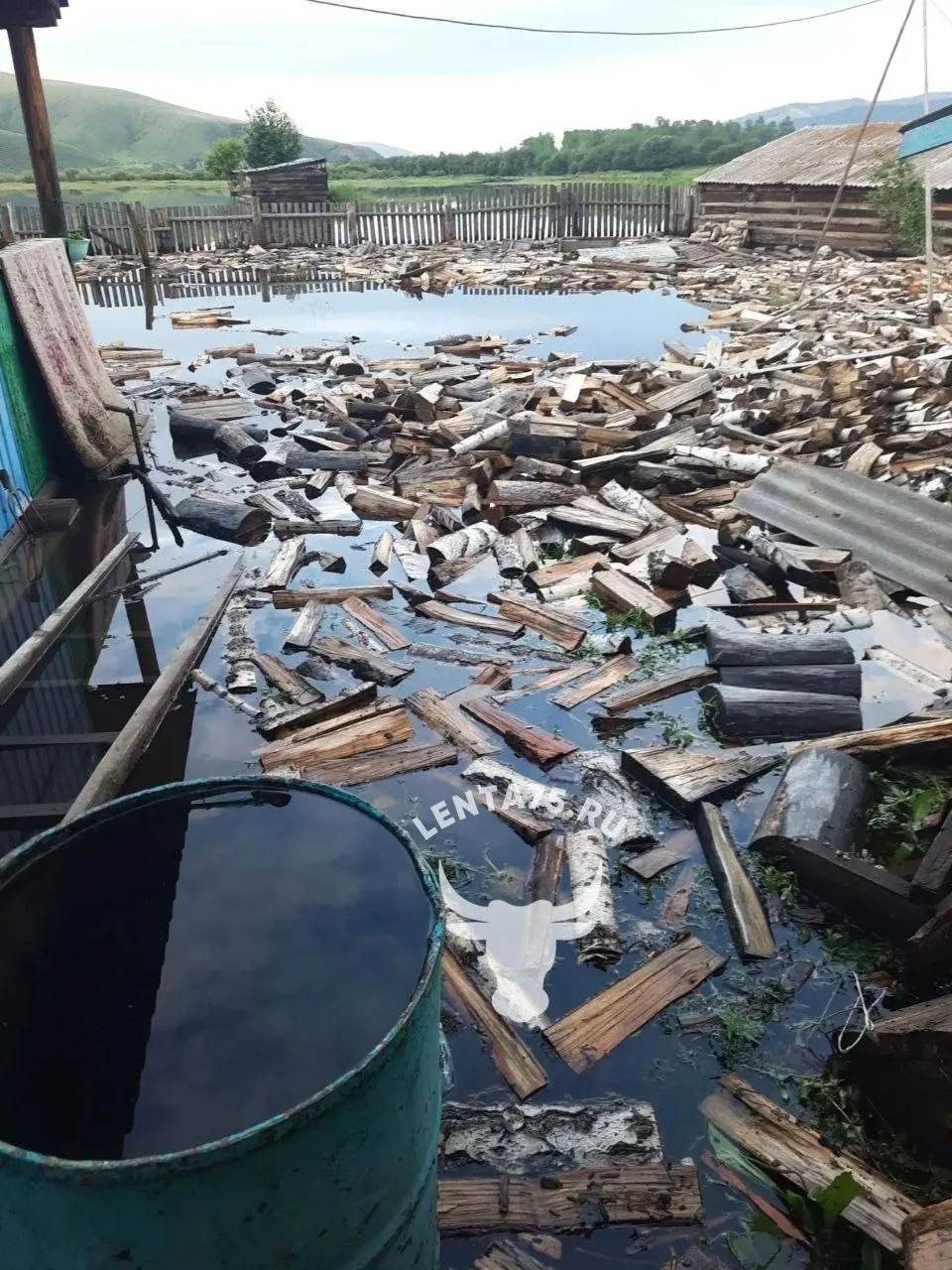 Из‑за проливных дождей в крае повысился уровень воды в реках Нерча, Читинка, Куэнга, Шилка и Витим; местные власти усиливают защиту гидротехнических сооружений и следят за ситуацией.