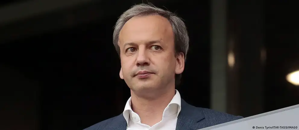 Дворкович заявил о добровольной отставке с поста президента Международной шахматной федерации до завершения судебного оспаривания его включения в санкционный список Европейского союза.