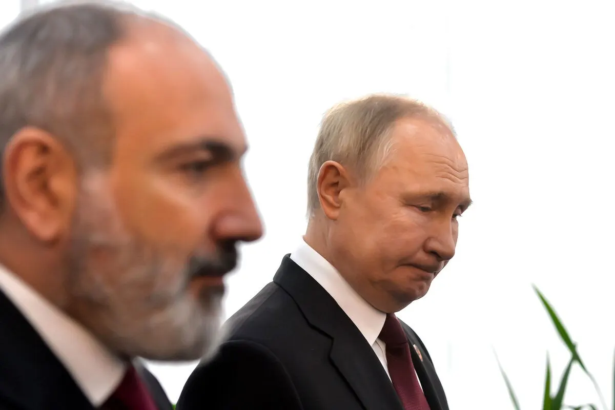 По данным статкомитета Армении, в январе–мае 2026 года товарооборот двух стран составил $2,196 млрд — снижение на 21,5%. Доля России в структуре торговли уменьшилась до 28%.