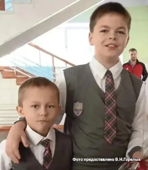 8-летний Артём и 12-летний Владислав Кочевых ушли из дома на улице Комсомольская и не вернулись. Полиция просит сообщать о них по телефонам 8 (343) 964-82-21 или 8 (343) 358-71-61.