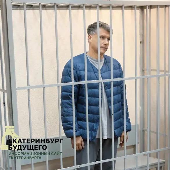 В Екатеринбурге приостановили рассмотрение дела Сергея Горшунова после его отъезда в зону боевых действий; он обвиняется в убийстве главы «Европейско-Азиатской компании» и покушениях на его сопровождение.