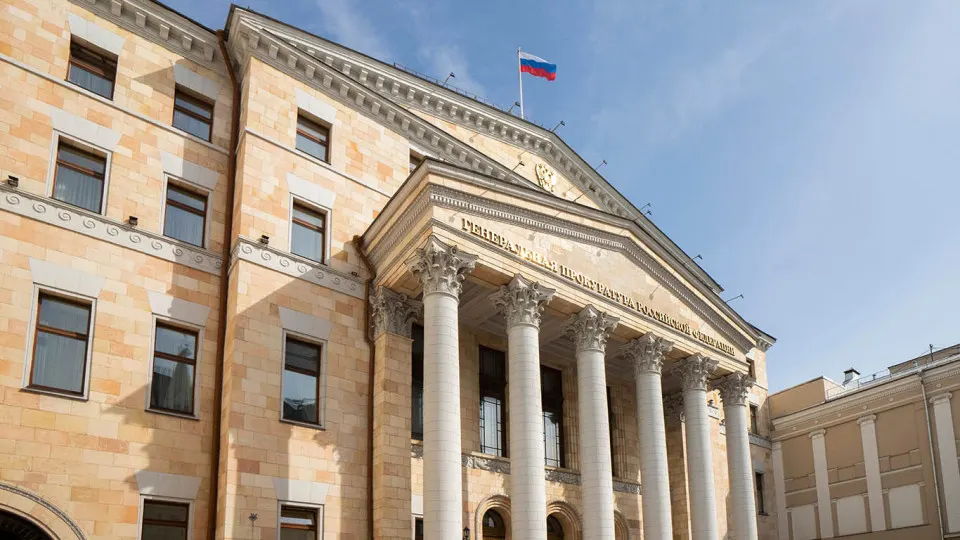 Руководитель управления Генпрокуратуры, курировавший массовые иски о национализации, ушёл в отставку официально по рапорту — на фоне претензий к заниженным продажам конфискованных предприятий и претензий со стороны генпрокурора.