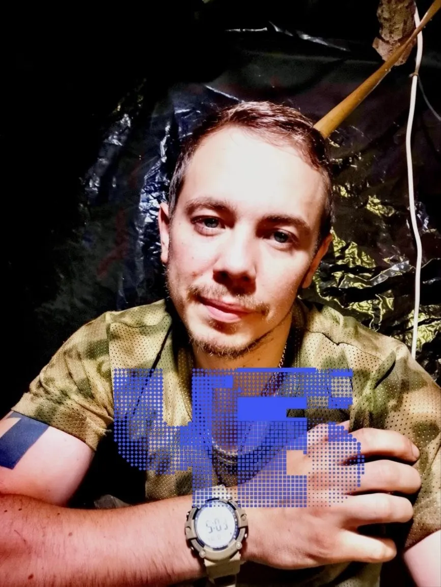 Родители узнали о похоронах сына задним числом: молодого моряка тайно похоронили в Балтийске (Калининградская область). Семья обвиняет военные ведомства и чиновников — действующее правило, дающее распоряжение телом и выплатами только супругам, лишило родителей возможности проститься.
