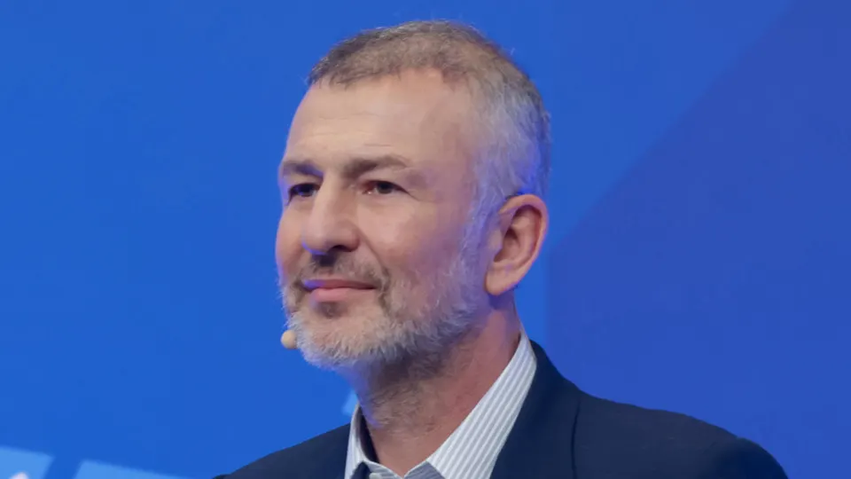 Миллиардер Андрей Мельниченко договорился с прокуратурой: вместо изъятия энергокомпании СИБЭКО он перевёл 32 млрд рублей в пользу образовательного центра «Сириус» под патронажем президента. Сумма почти совпала со стоимостью покупки компании, а это часть более широкой волны перехода активов в собственность государства.