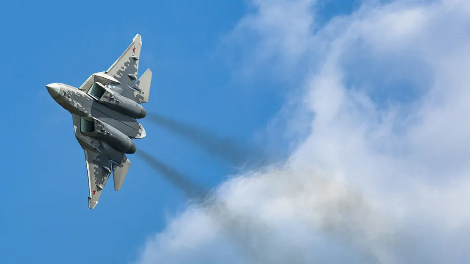 Минпромторг требует взыскать с АО «Авиационная и морская электроника» 257,1 млн руб. за многолетнюю просрочку по разработке отечественных газоразрядных видеомодулей; министерство также начислило штрафы, которые превысили стоимость контракта.